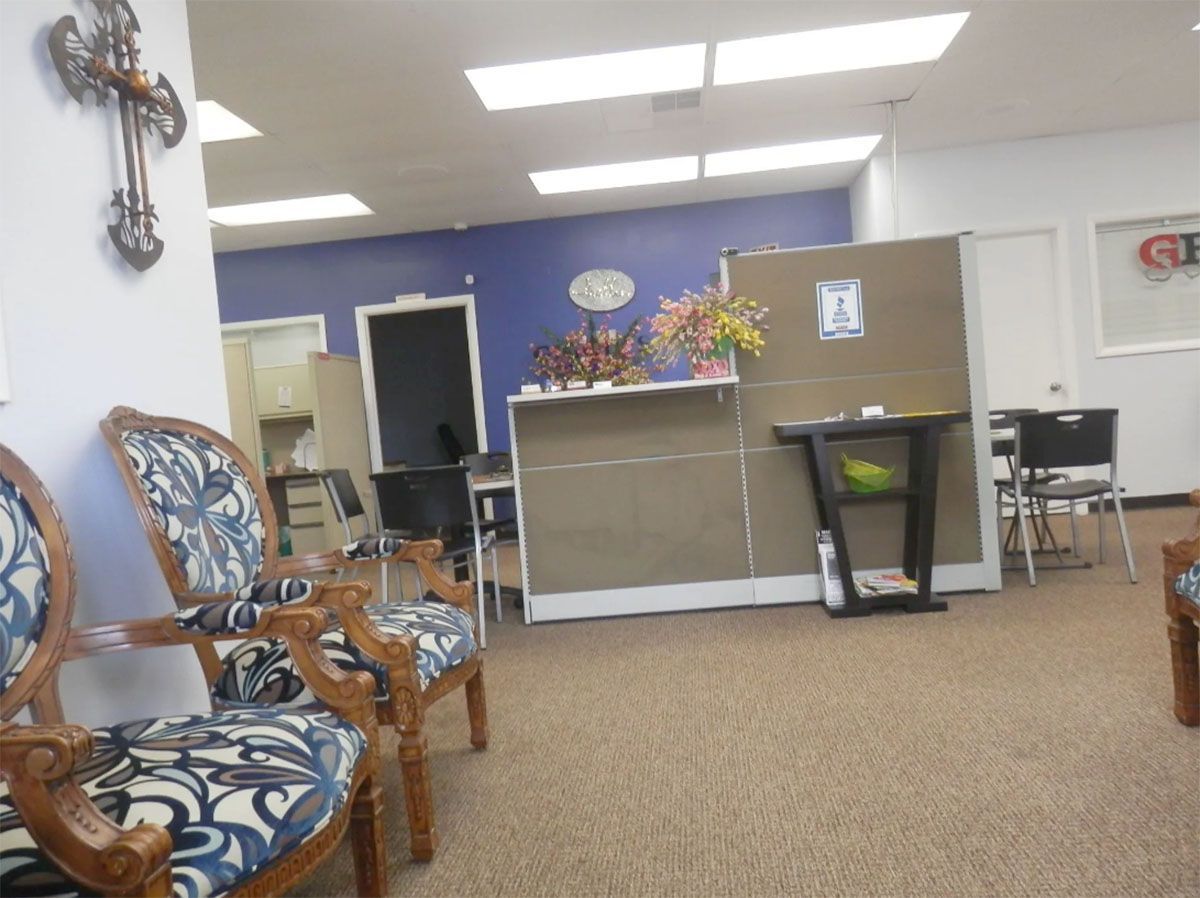 Giggie's Bonding, LLC's waiting room