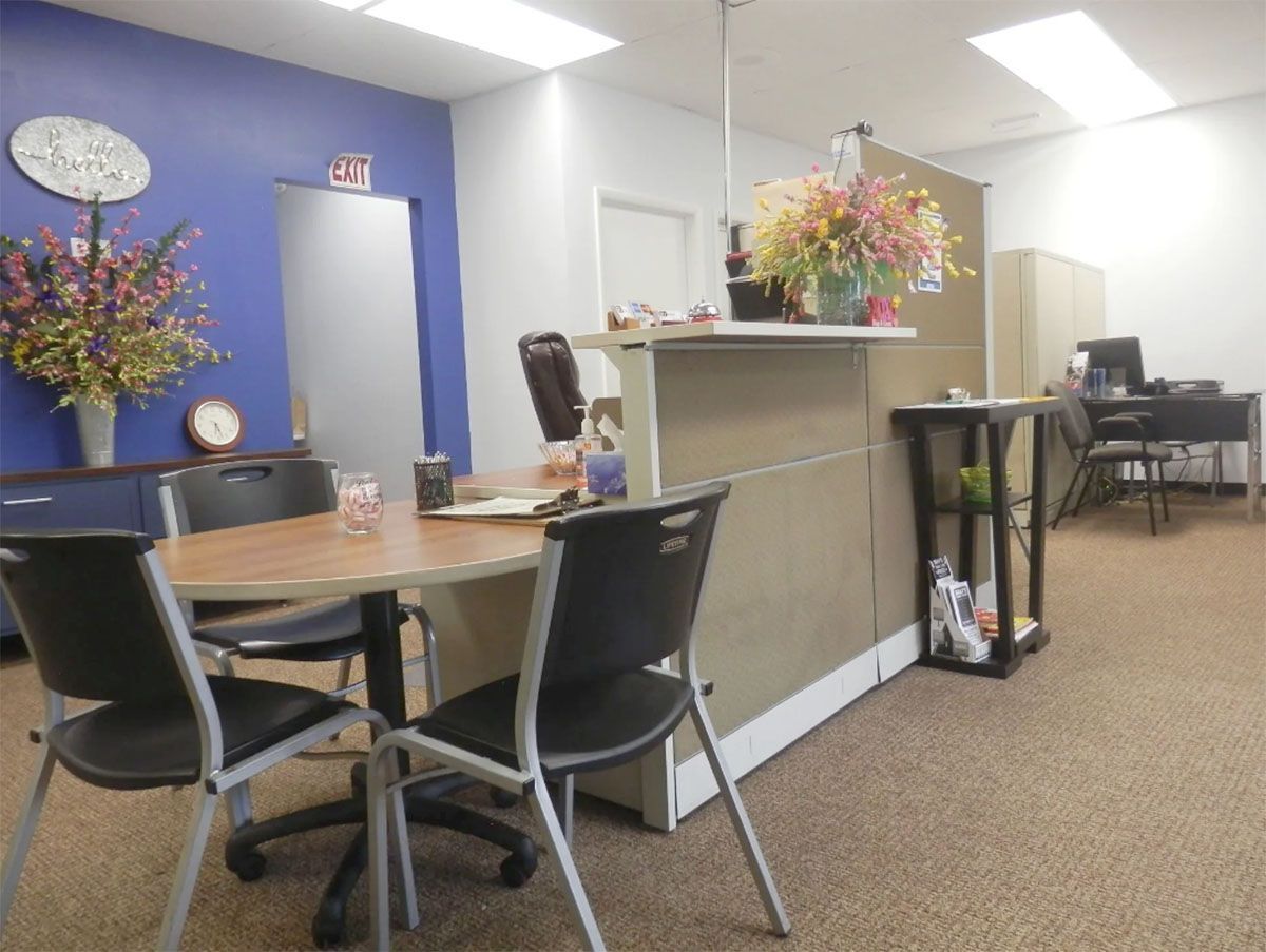 Giggie's Bonding, LLC's reception area