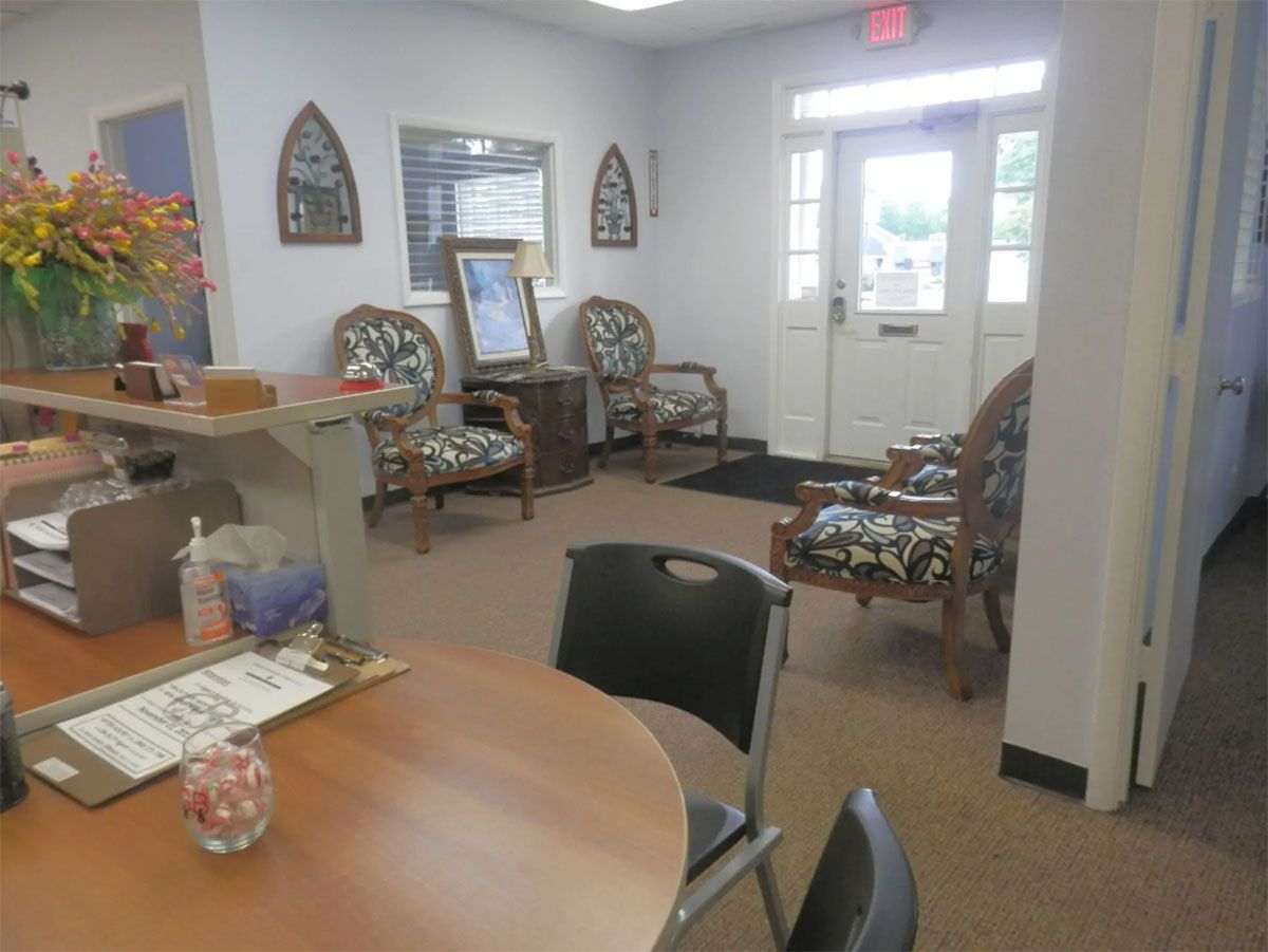Giggie's Bonding, LLC's waiting room with a table and chairs