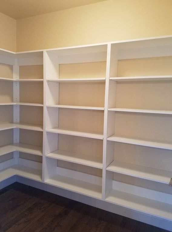 Walk in cabinet