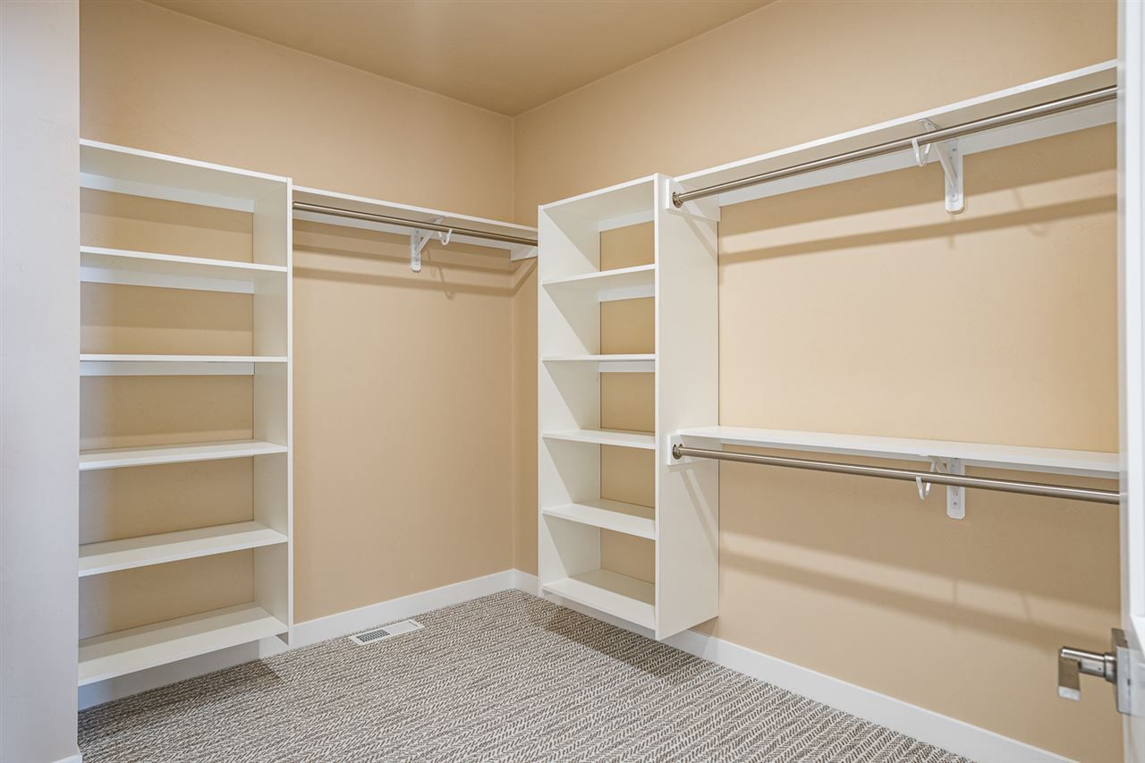 Walk in cabinet