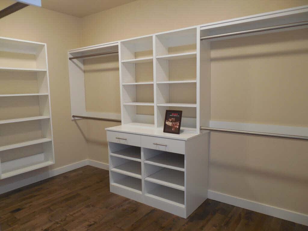 Walk in cabinet