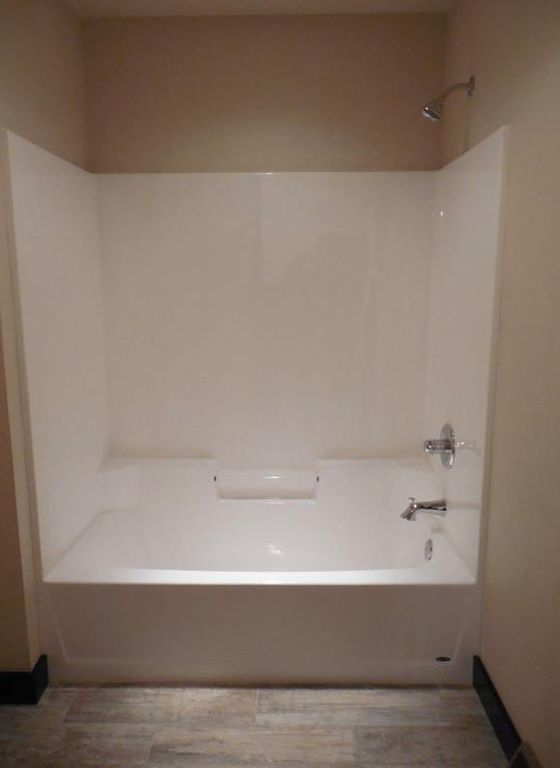 Bath tub