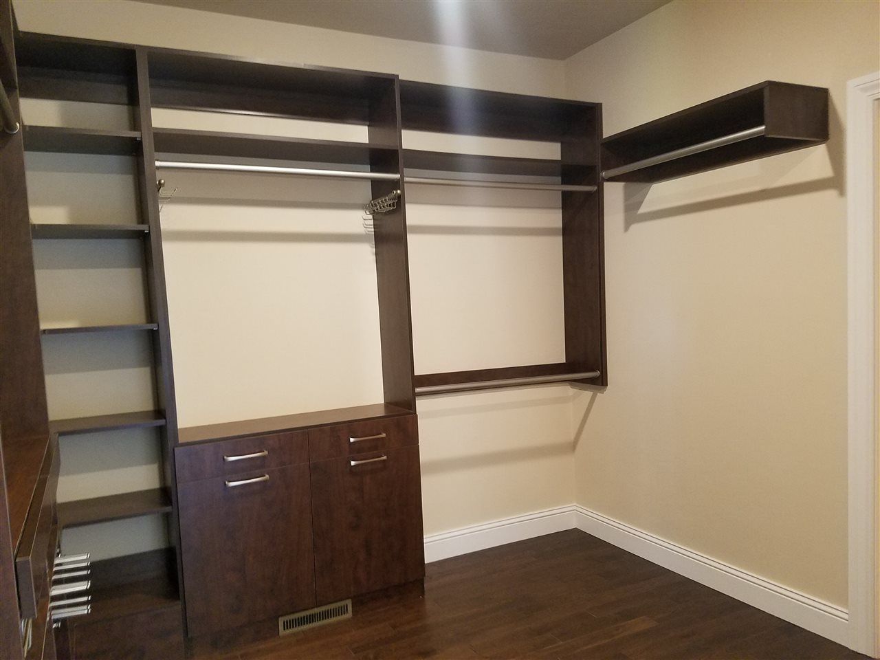 Walk in cabinet