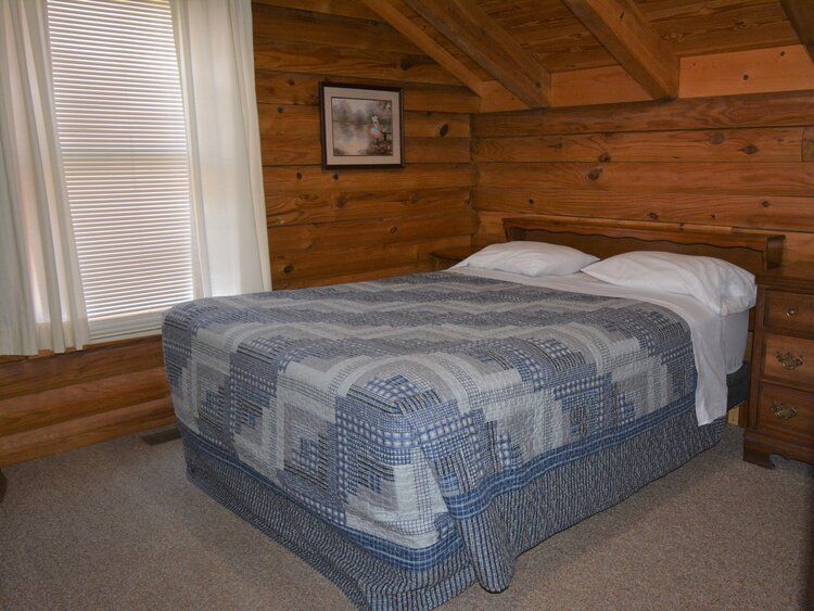 Oak cabin bedroom