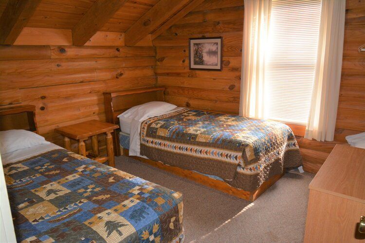 Oak cabin bedroom