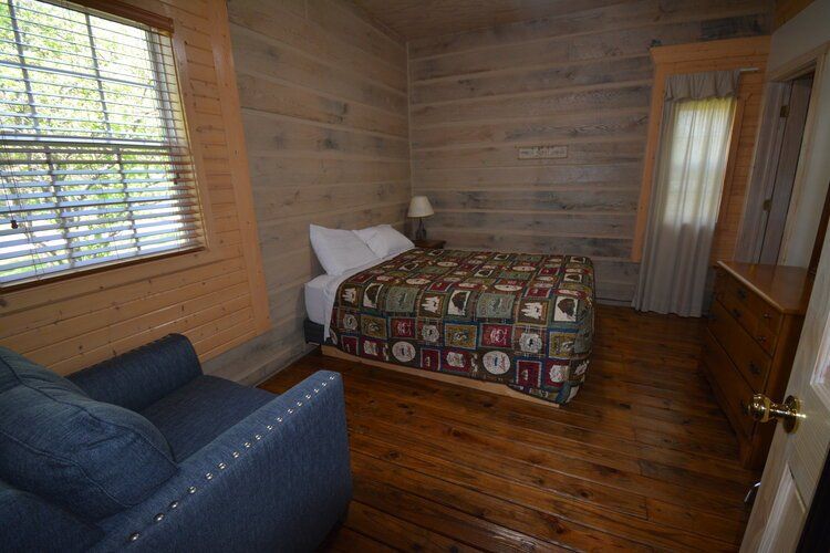 Log cabin bedroom single