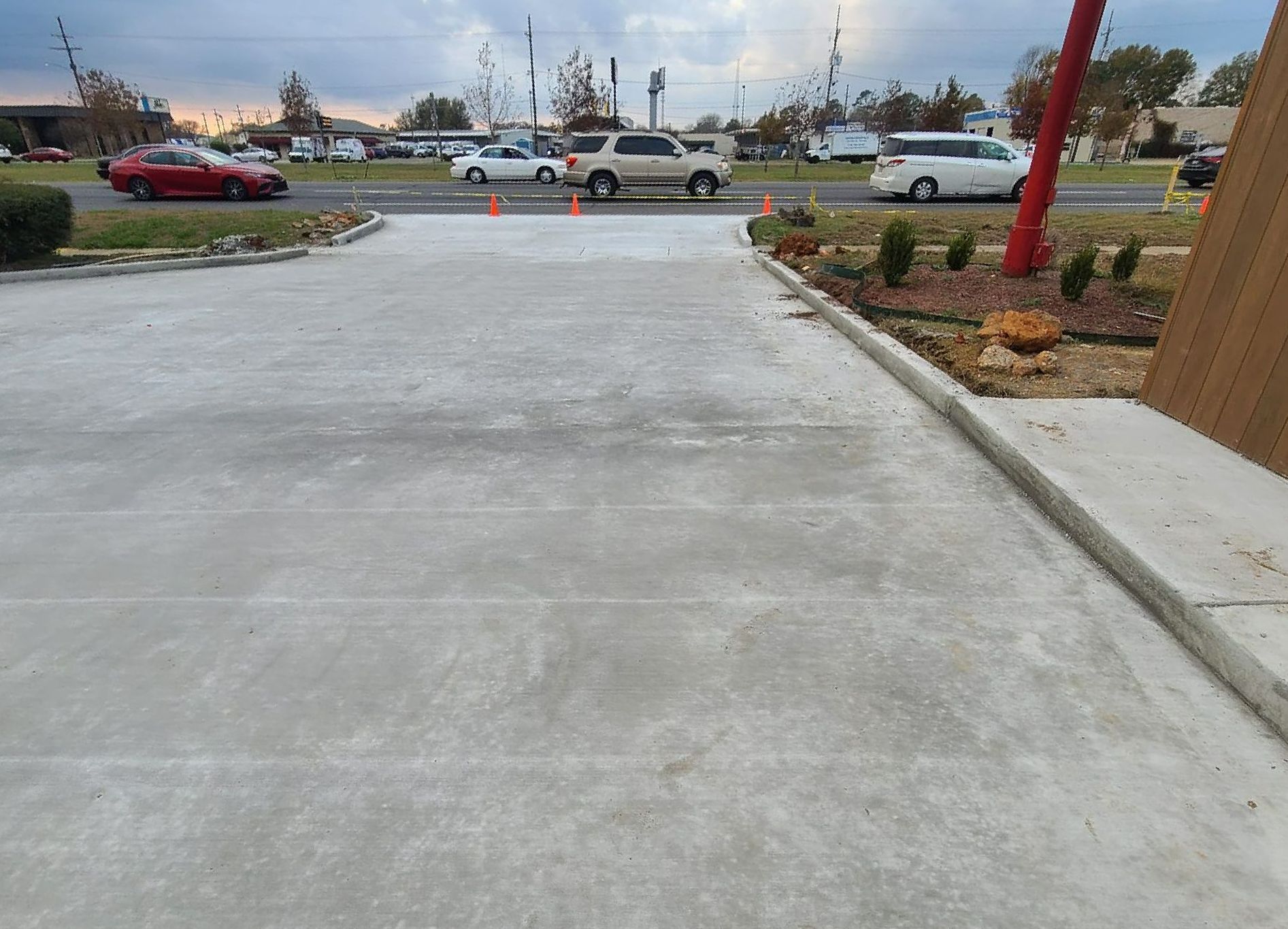 A parking lot with a lot of cars parked in it