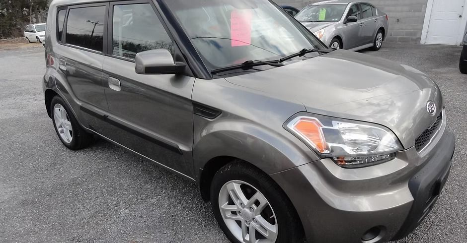 Silver compact SUV parked in a lot, front-left view