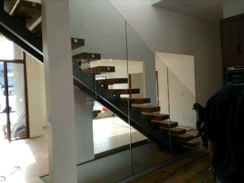 Glass handrail