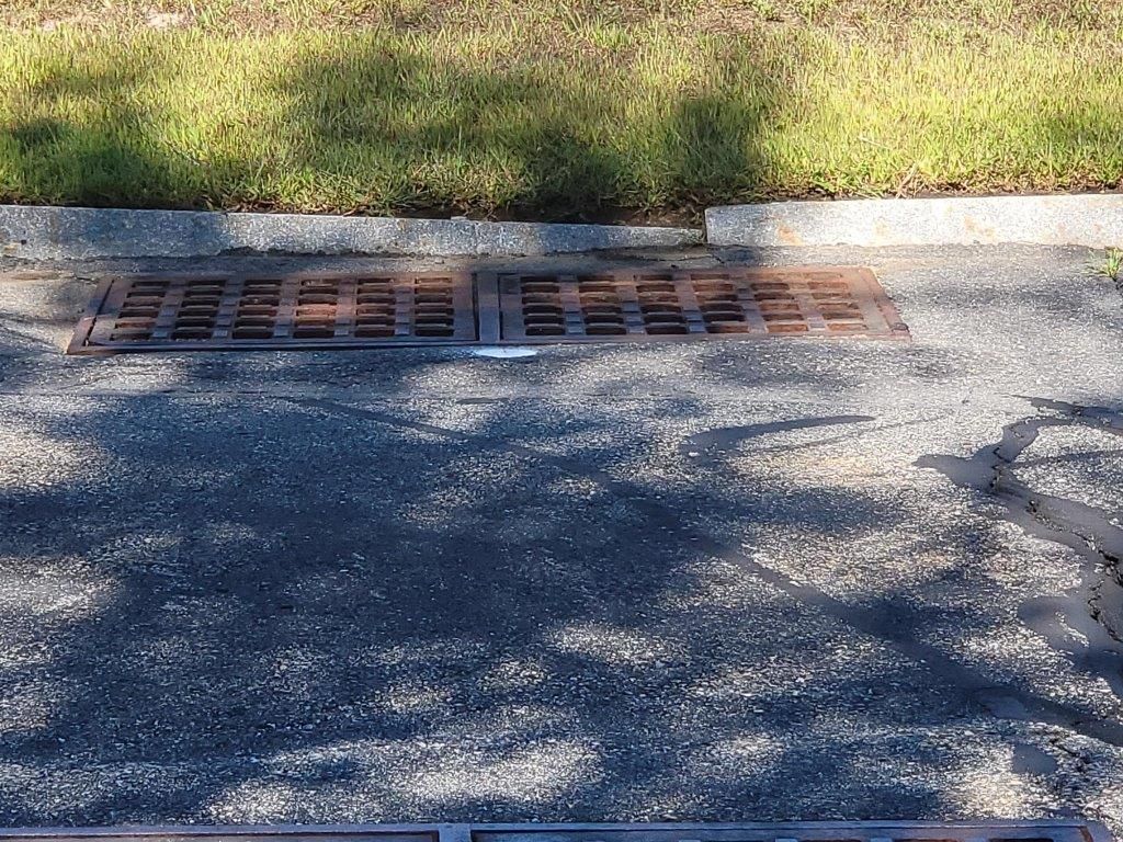A manhole cover is sitting on the side of a road.
