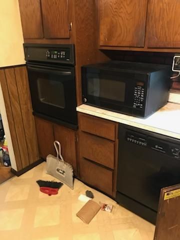 Kitchen Cabinet Before Renovating
