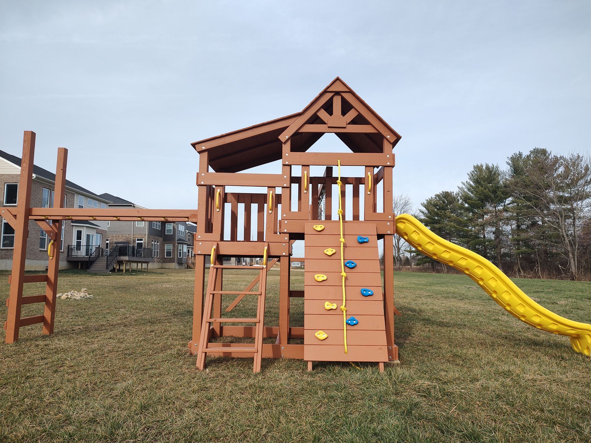 Color swatches in various solid hues, from beige to dark blue, arranged on a printed chart.