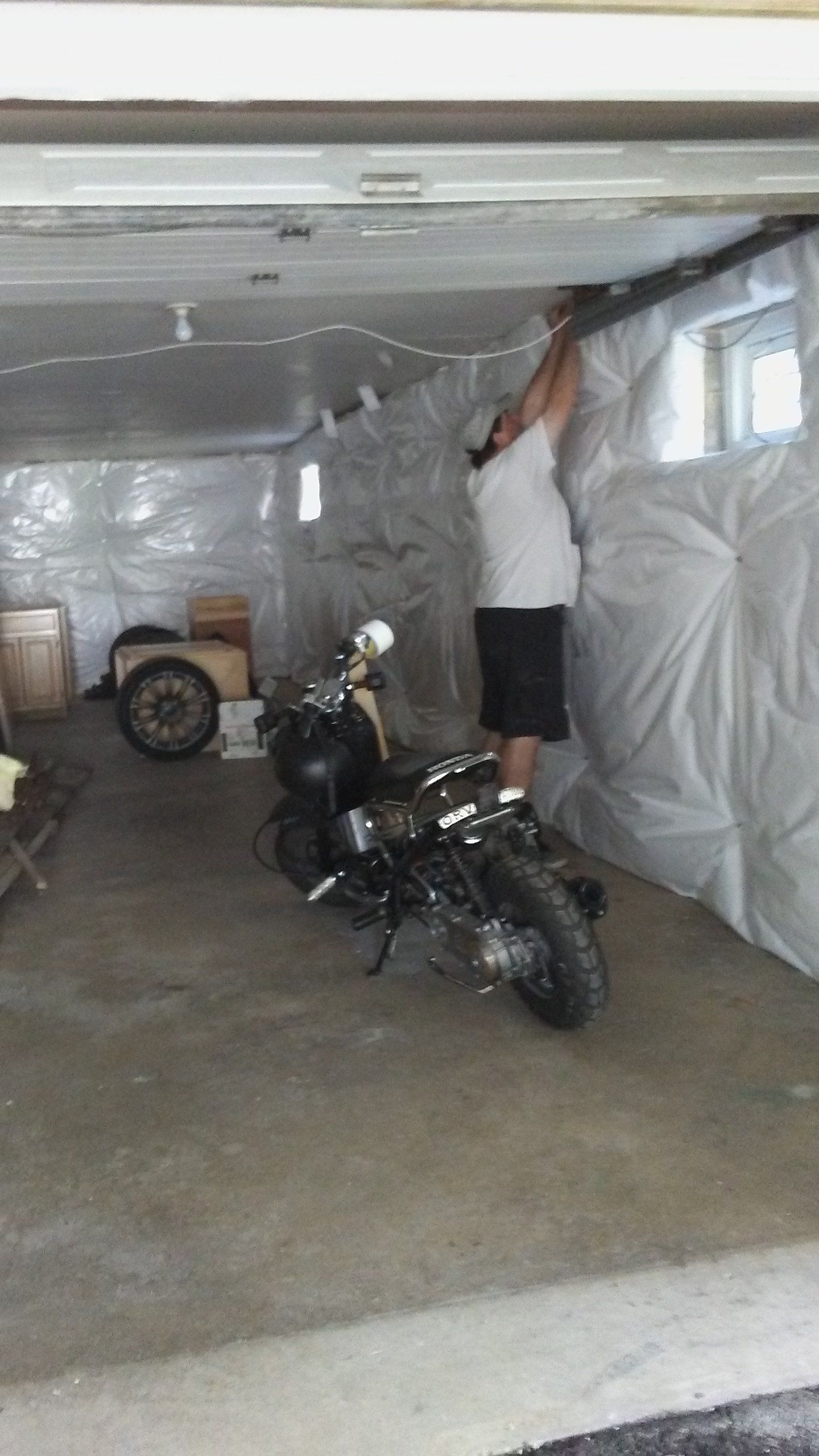 Man covering the insulation