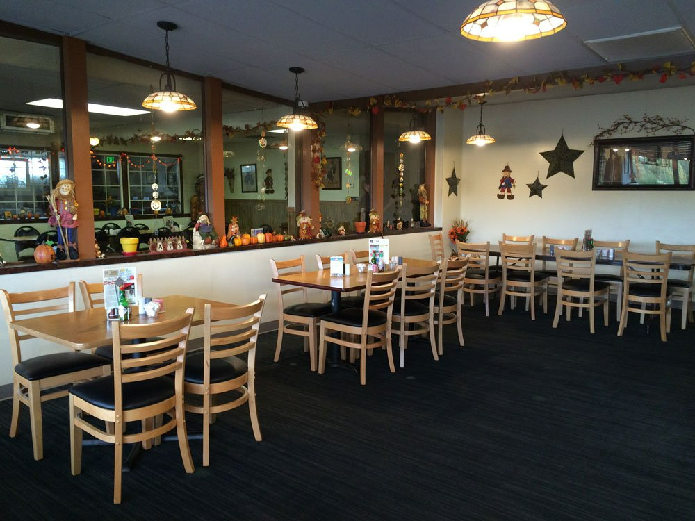 The Saddle Restaurant And Lounge dining area