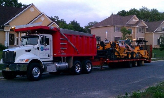 Truck hauling equipement