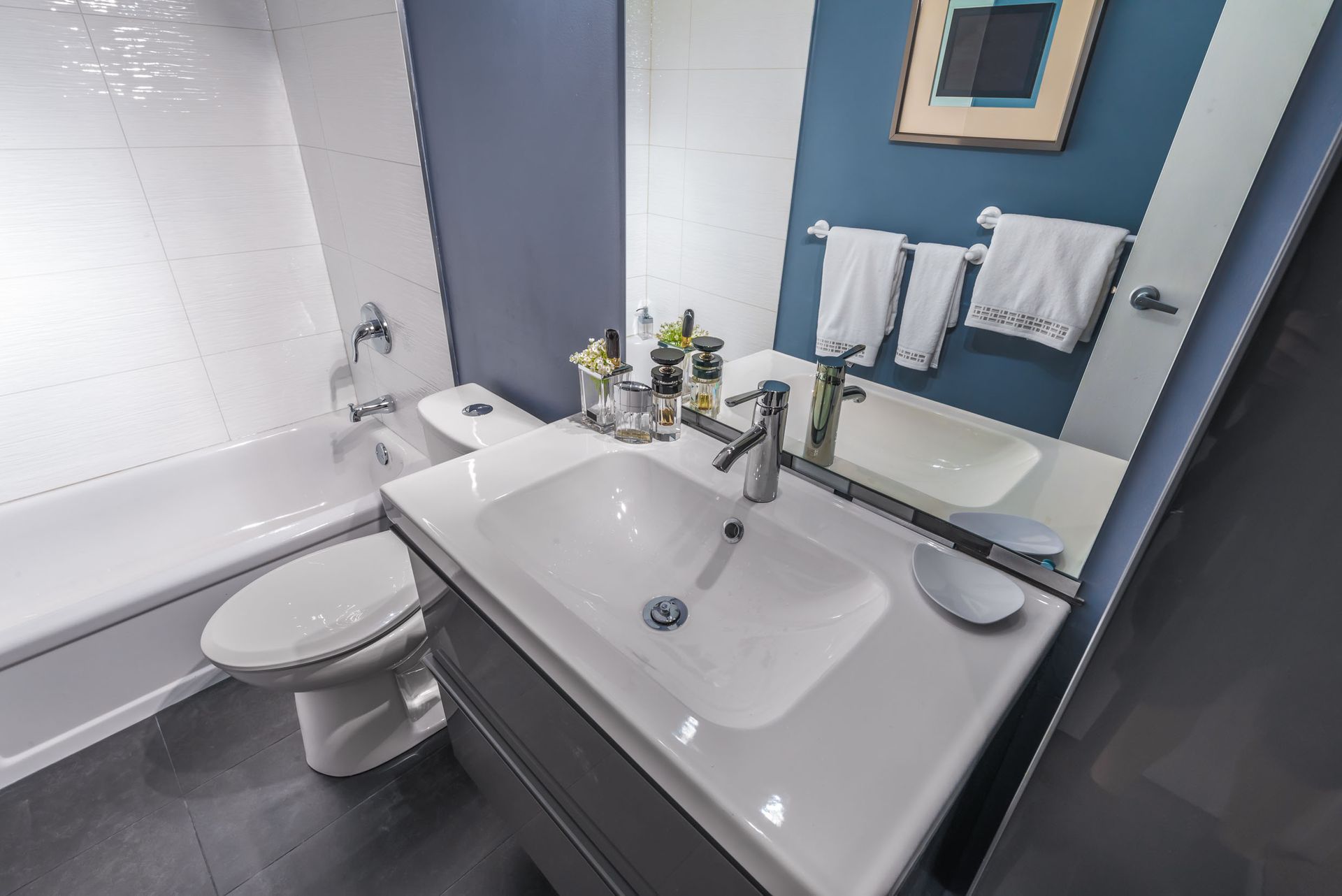 How Bathroom Remodeling Companies Maximize Tiny Spaces