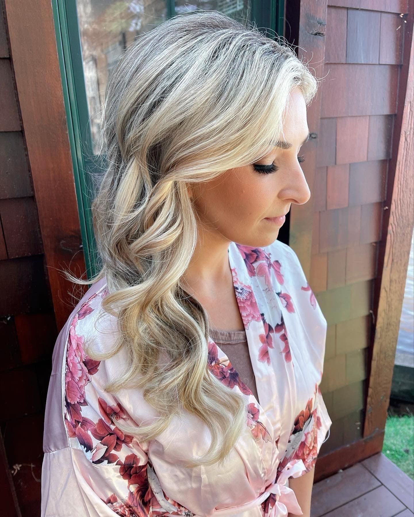 beautiful wavy bridal hairstyle