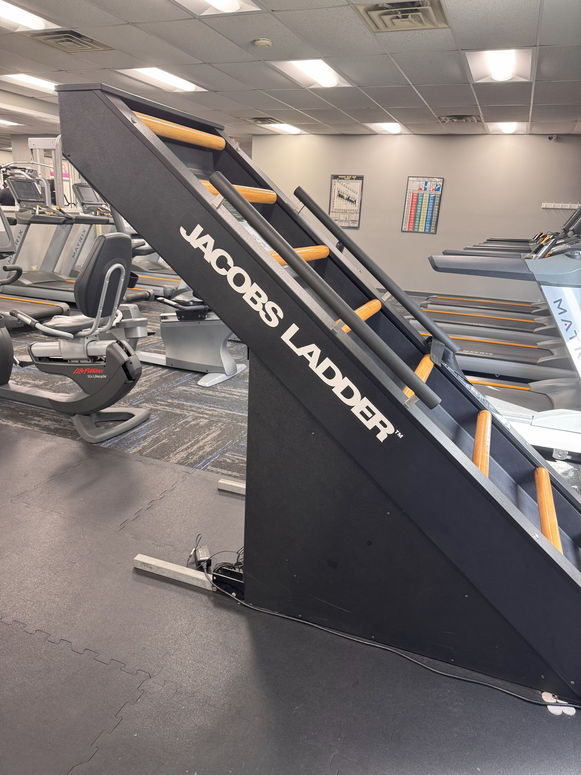 A jacobs ladder is sitting in a gym