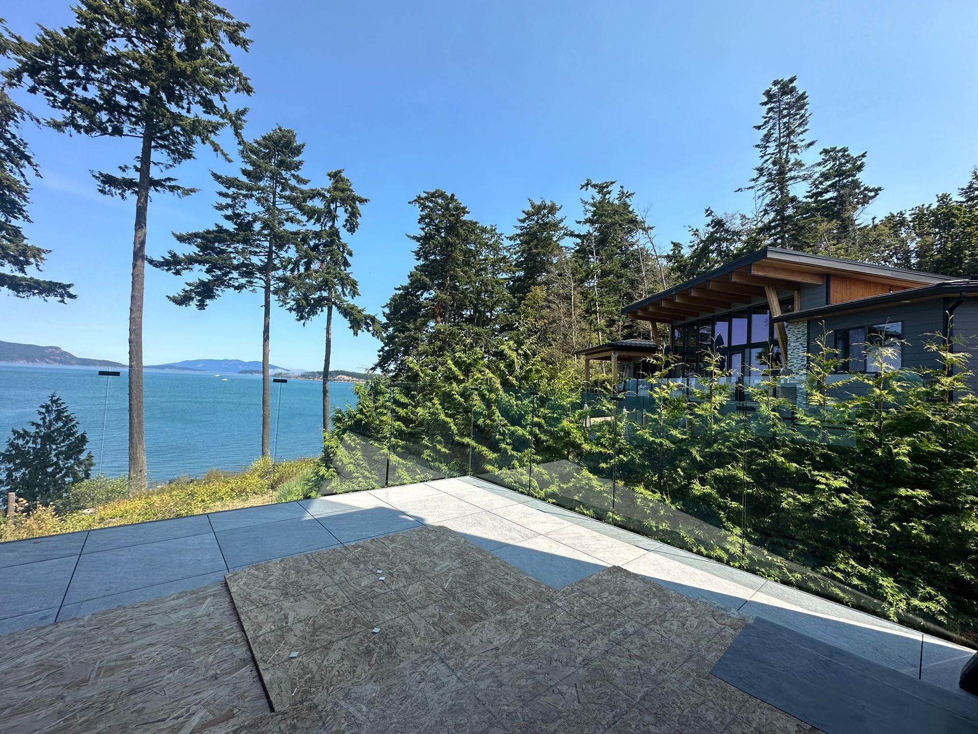 Seamless glass railing