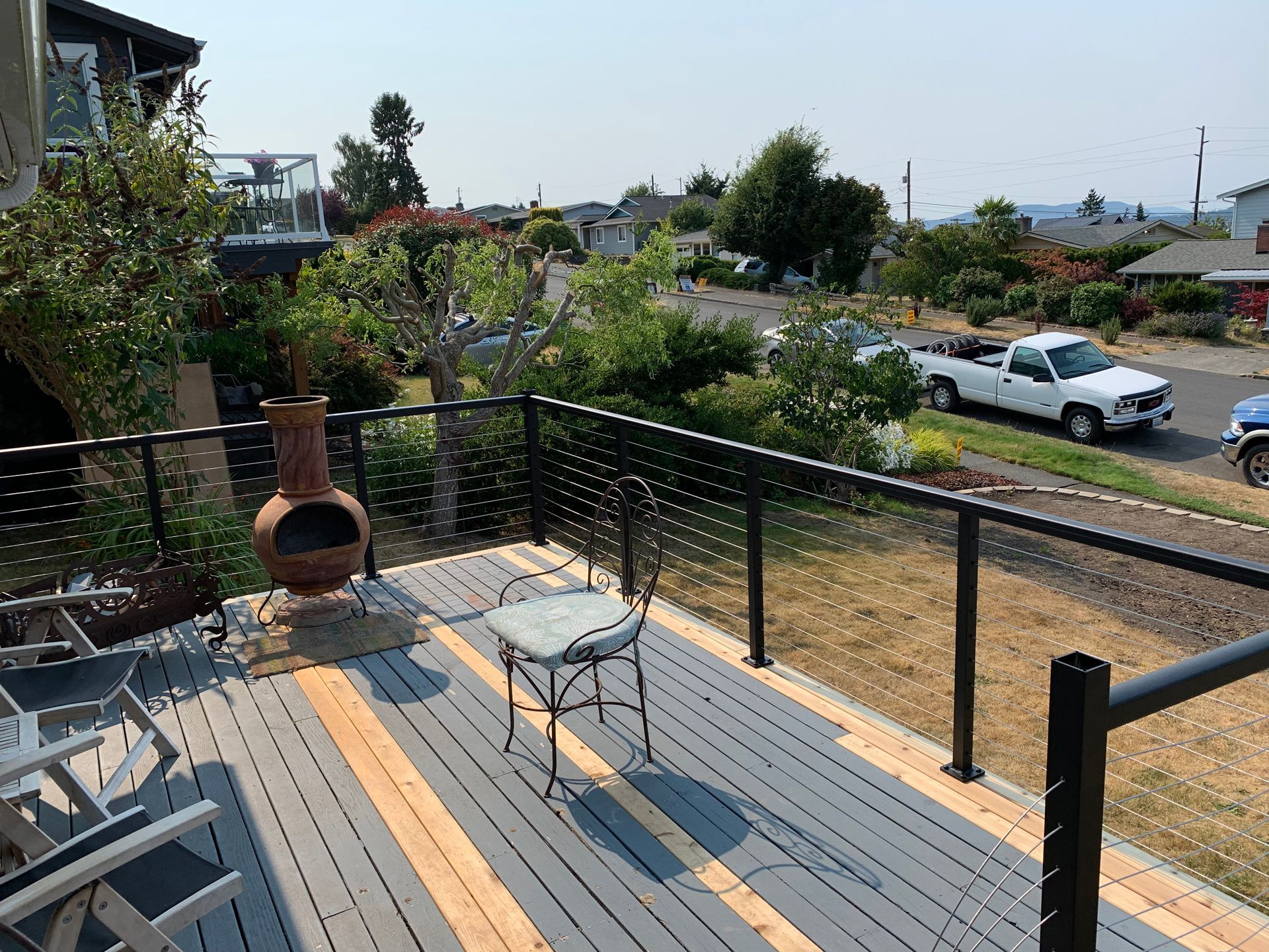 Black cable railing assembly