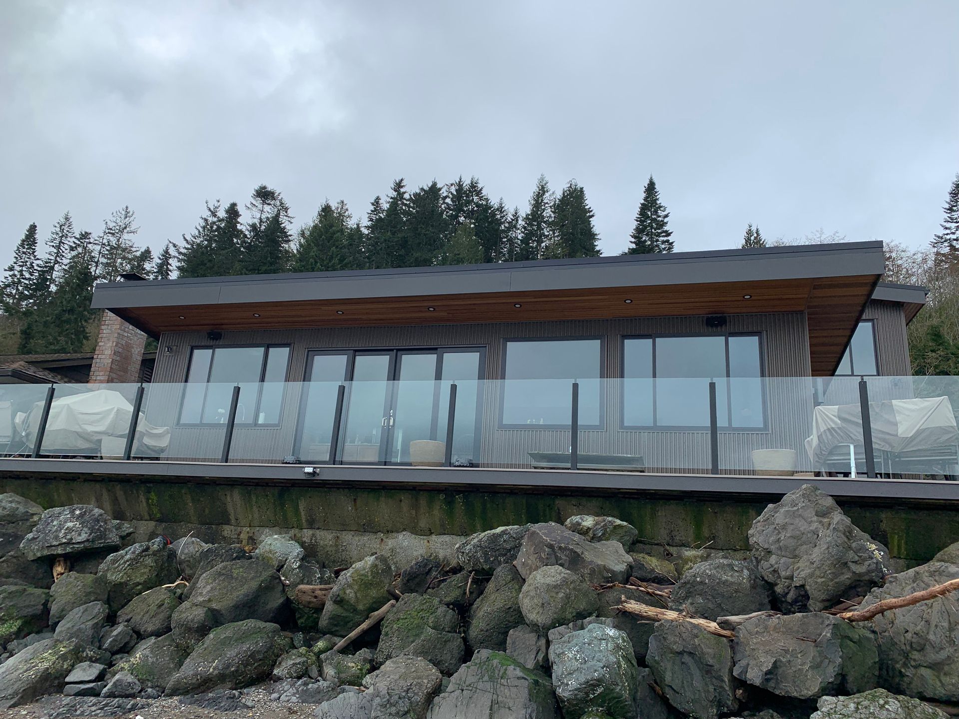 Custom-made glass railings