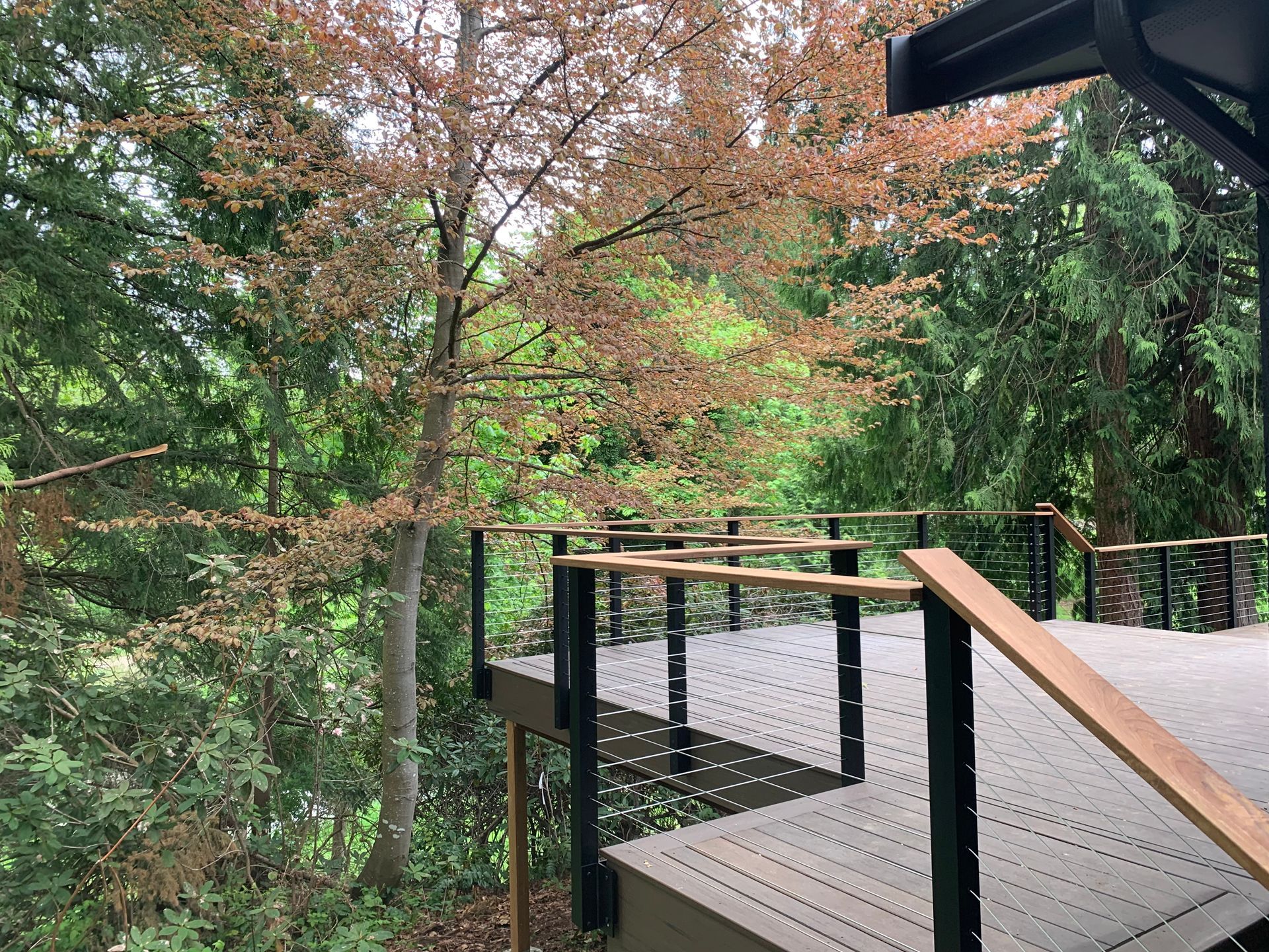 Custom-made railings and deck