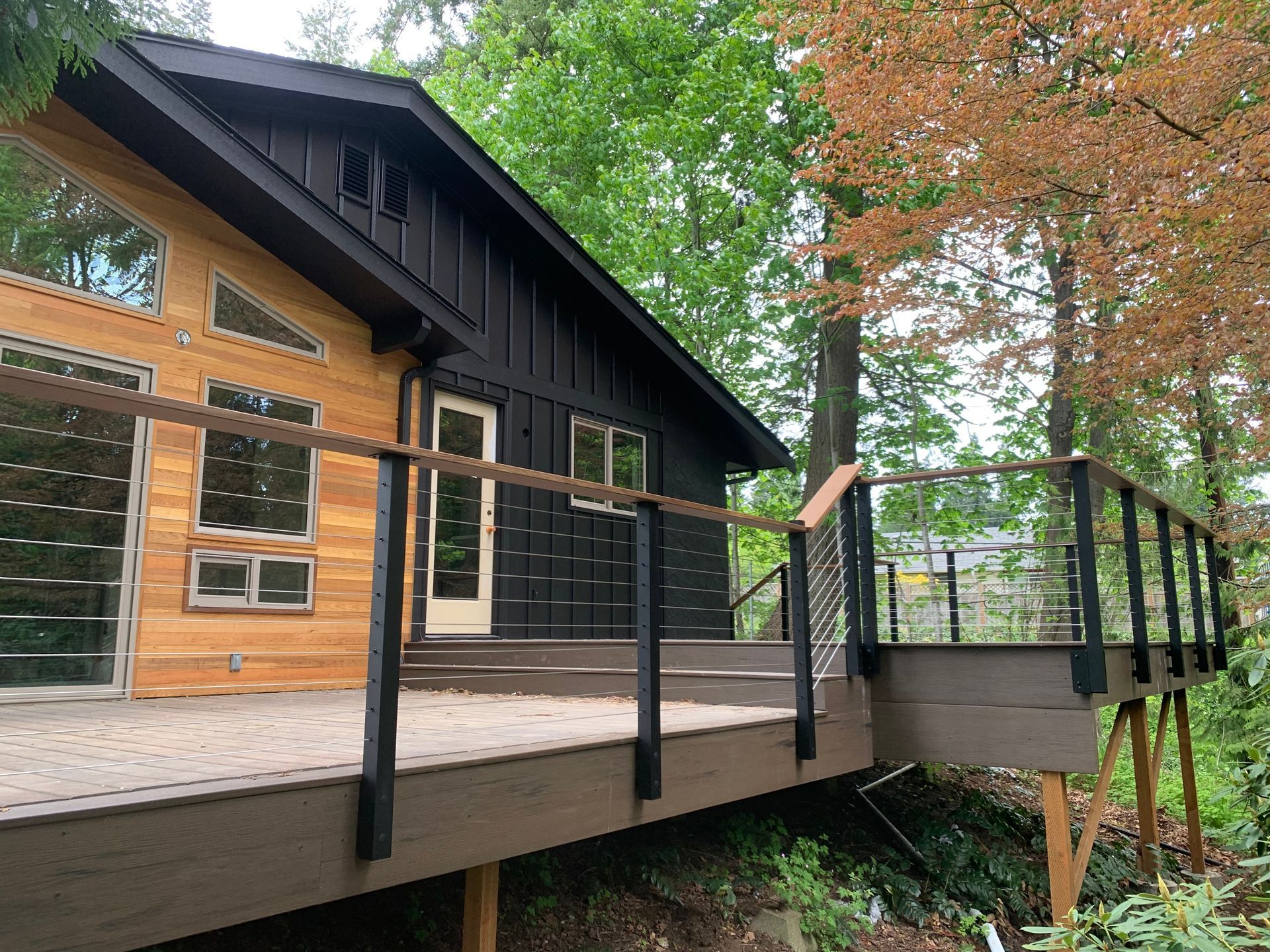 Custom-made railings & deck