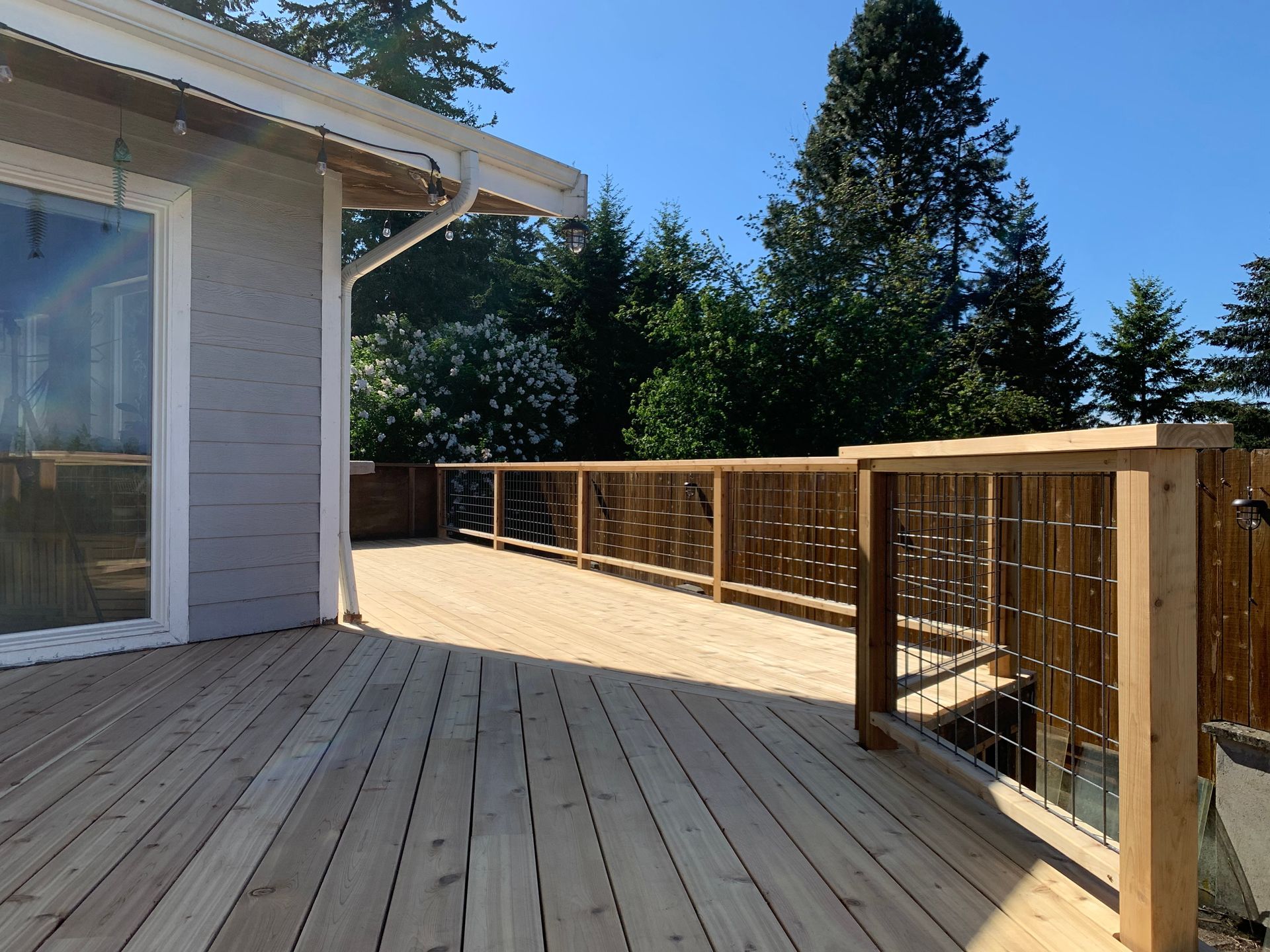 Deck floor and railing construction