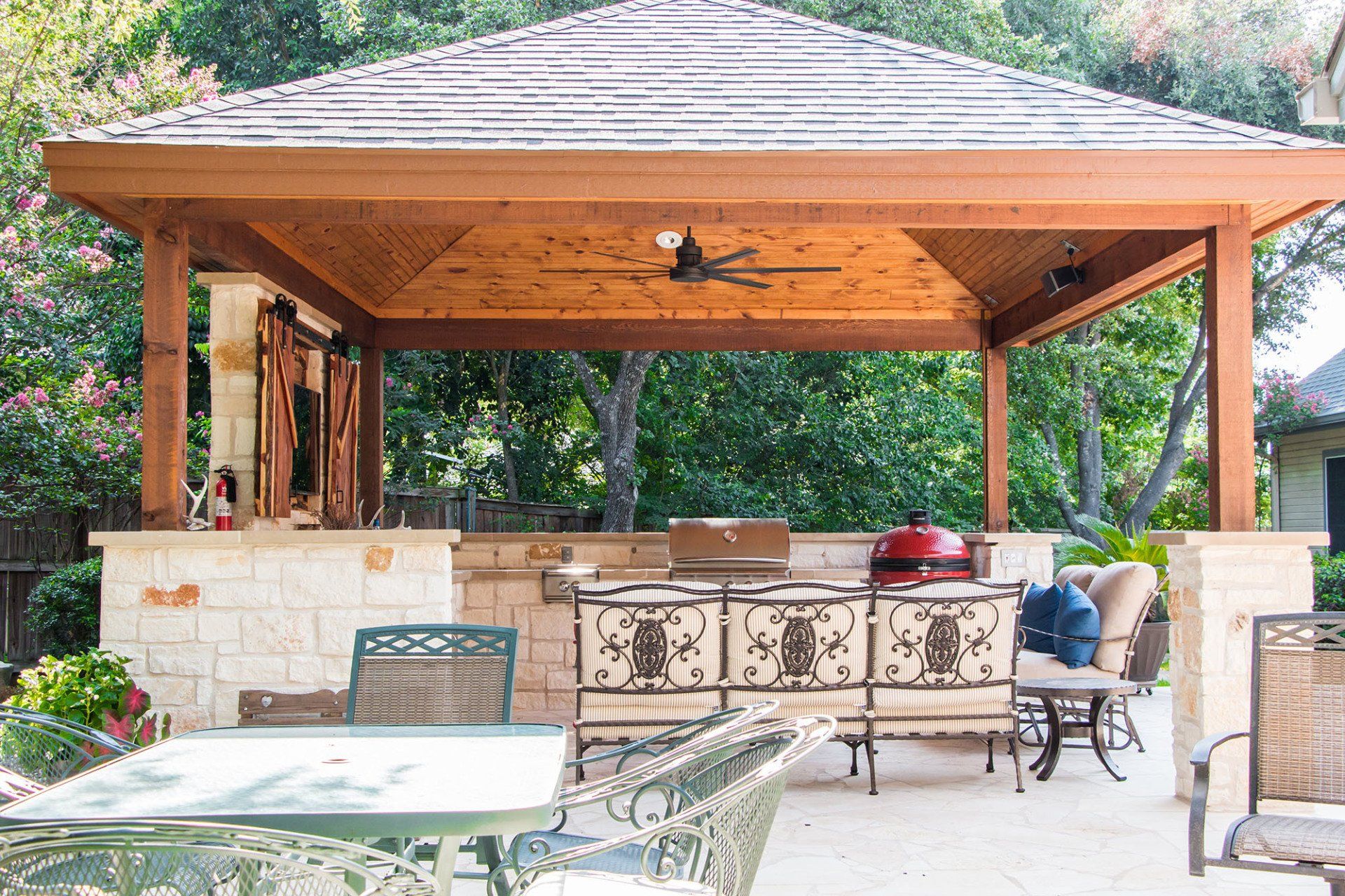 Outdoor Kitchen