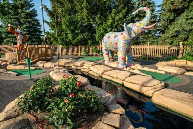 Miniature golf course