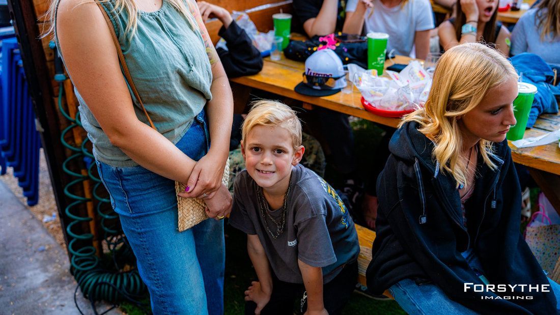 A group of people are sitting at tables at a party.