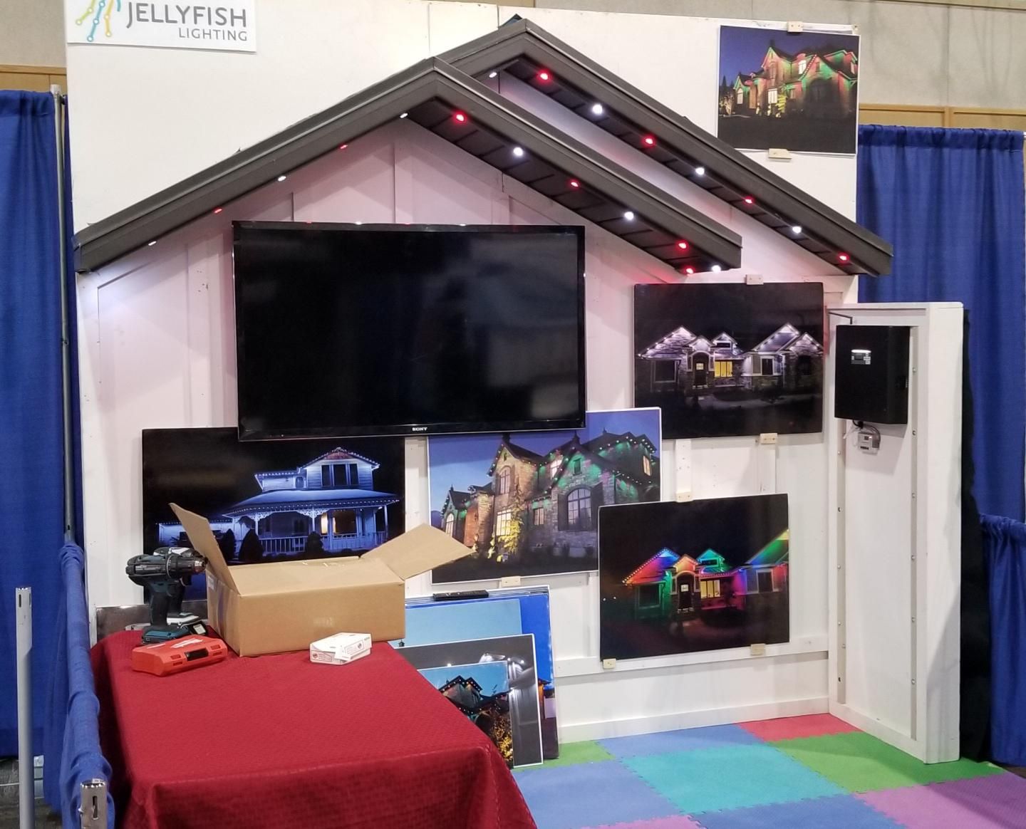 A room with a jellyfish sign on the wall