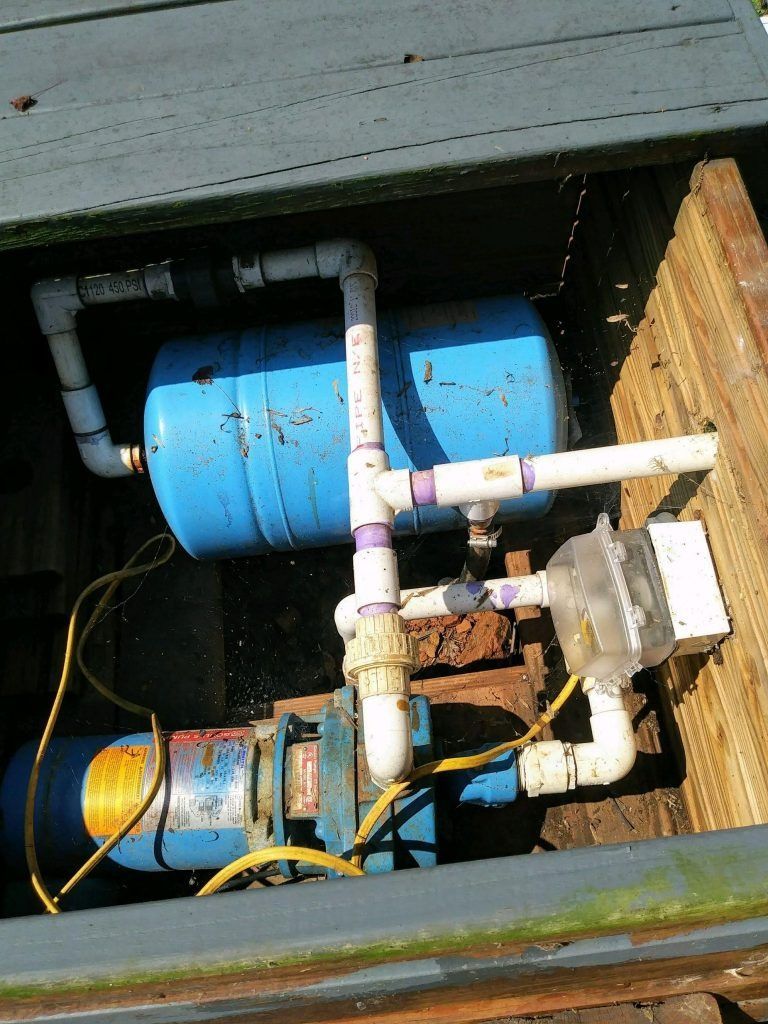 A blue tank with white pipes attached to it