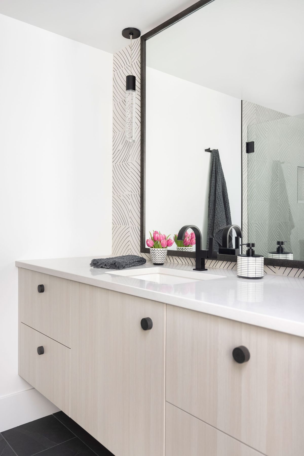 A bathroom with a sink and a mirror.