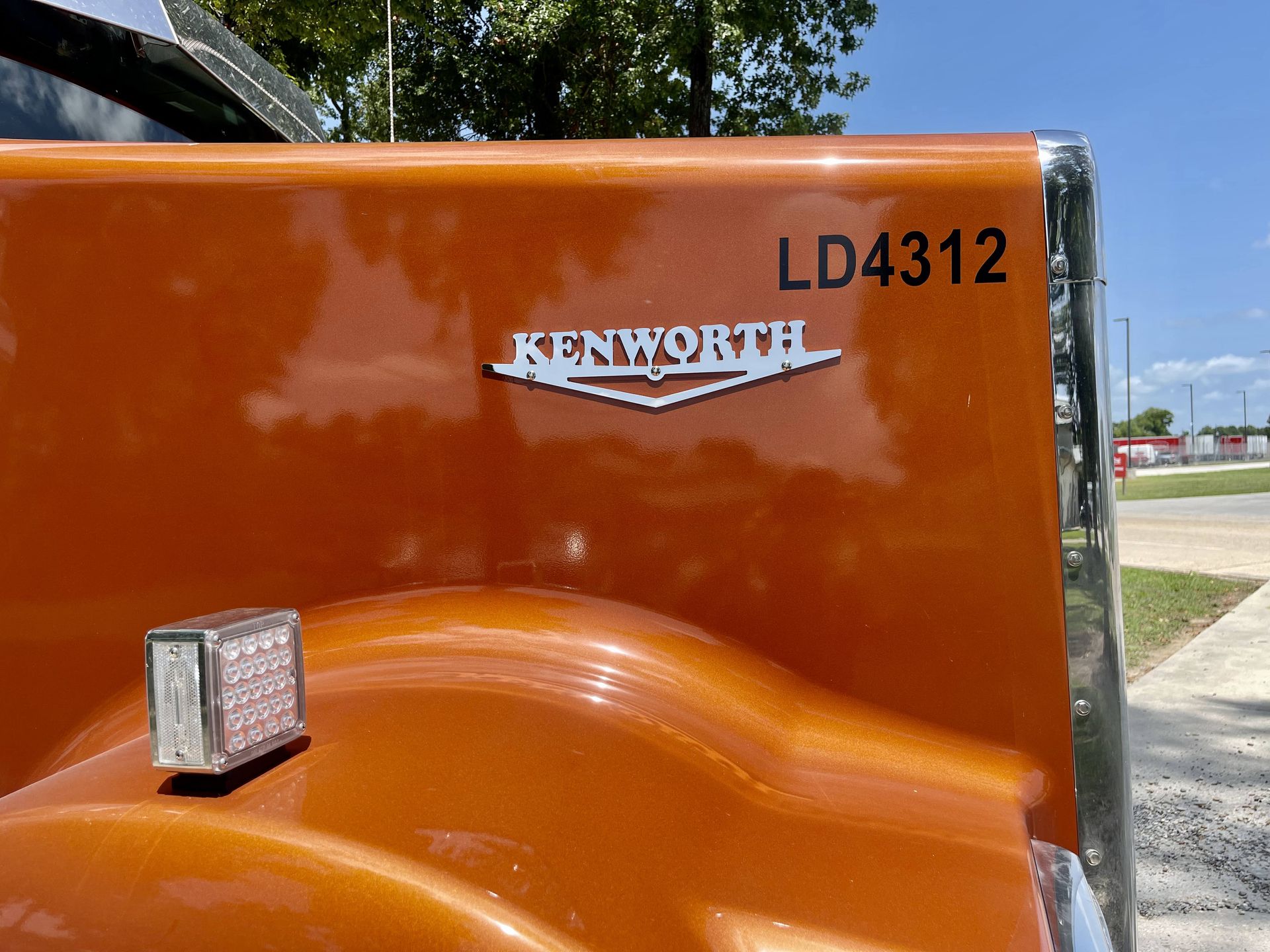 11ga Kenworth Modern Logo