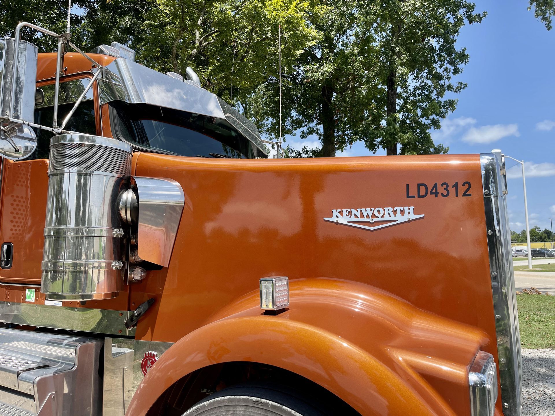 11ga Kenworth Modern Logo