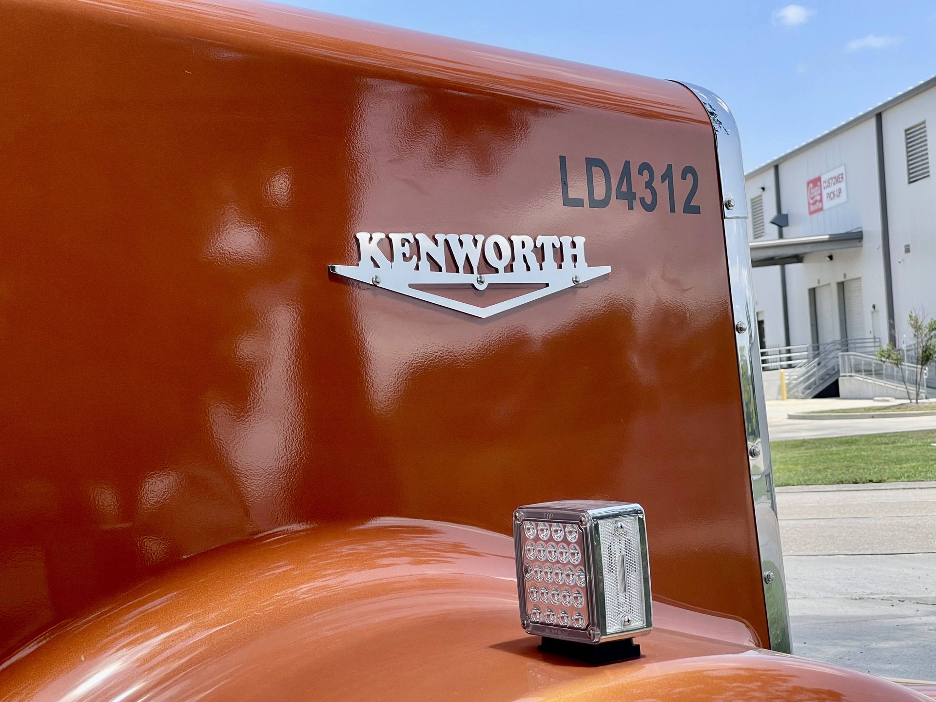 Kenworth Modern Logo