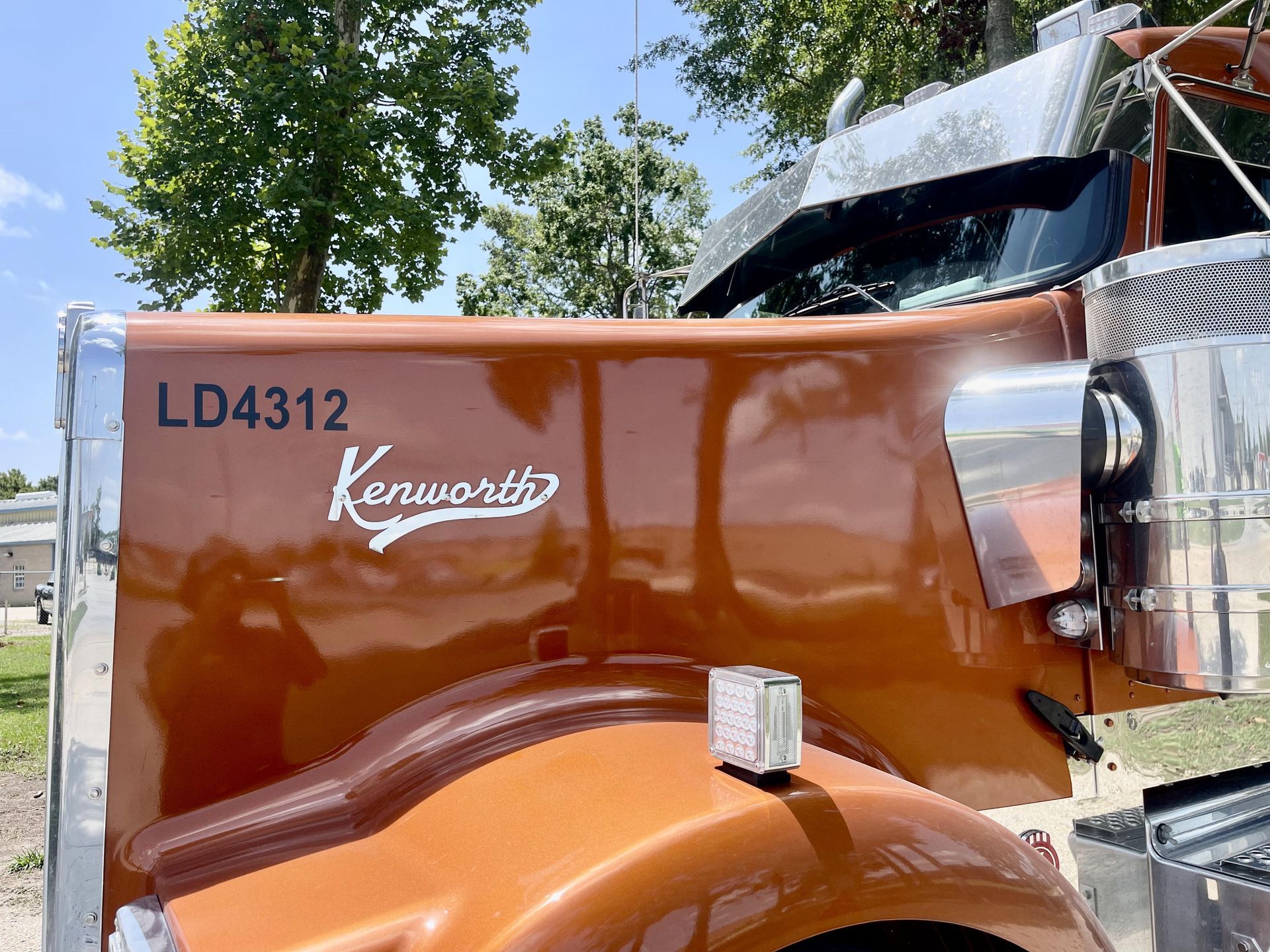 11ga Kenworth Script Logo