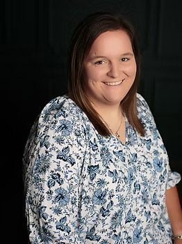 Vickie, Customer Service & Memorial Silk Designer