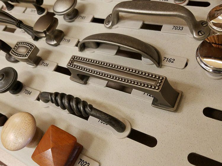 a display of different types of cabinet handles and knobs
