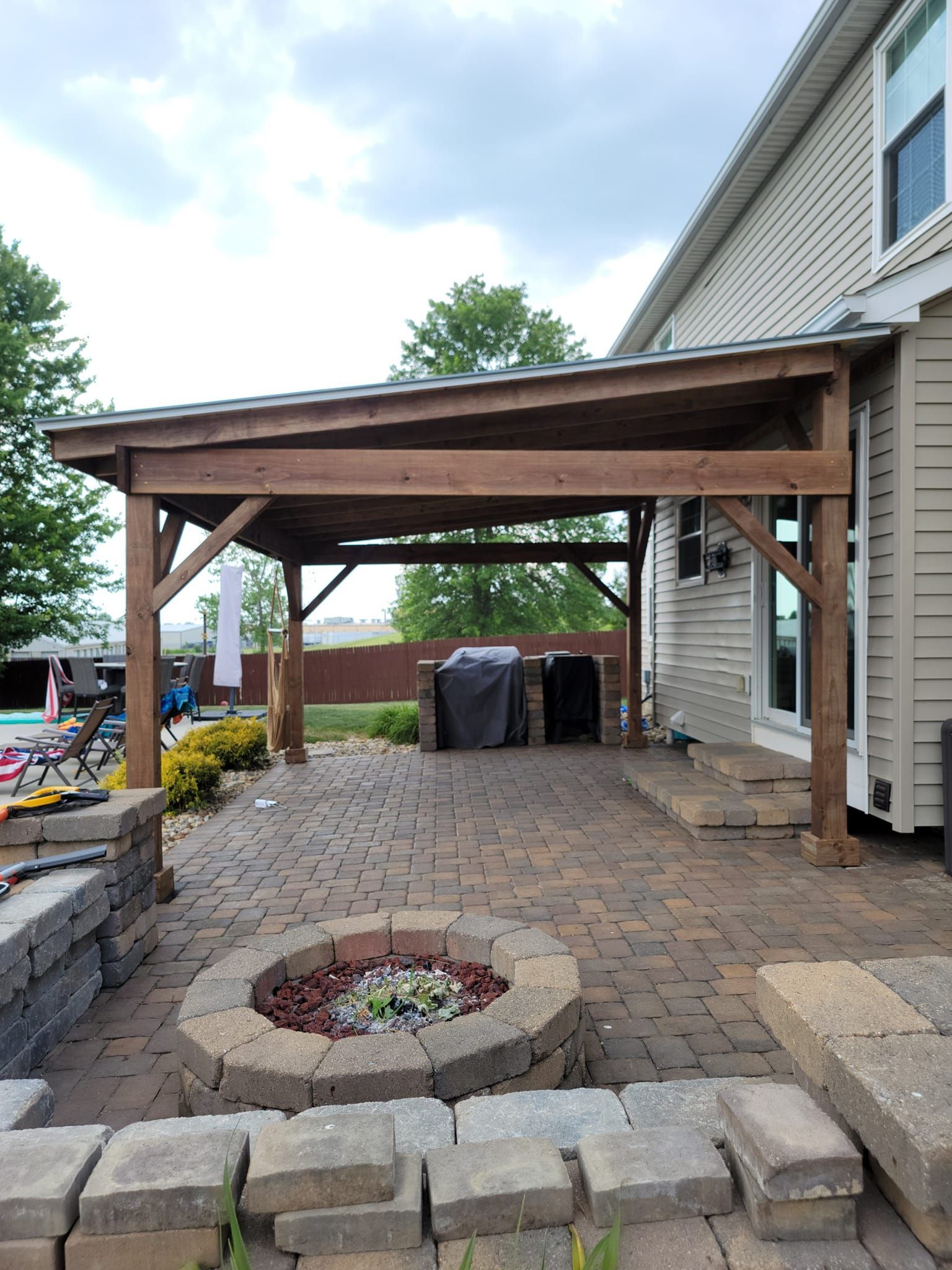 There is a fire pit in the middle of the patio.