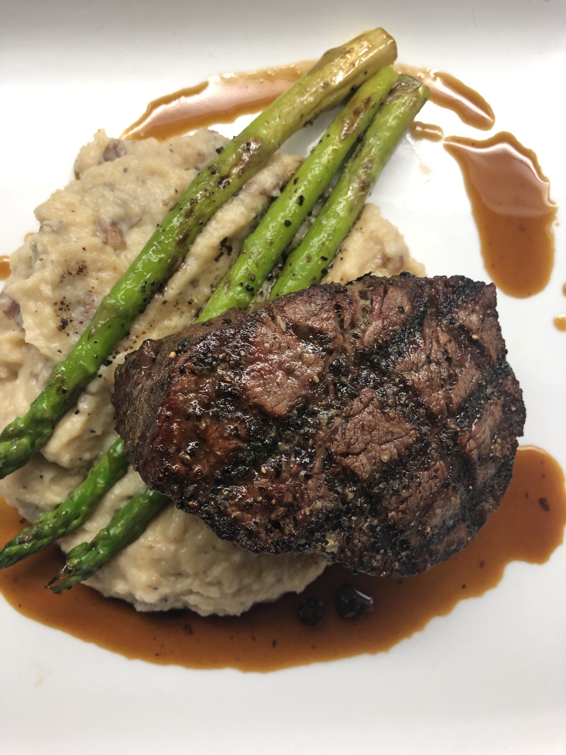 Steak, potatoes and asparagus