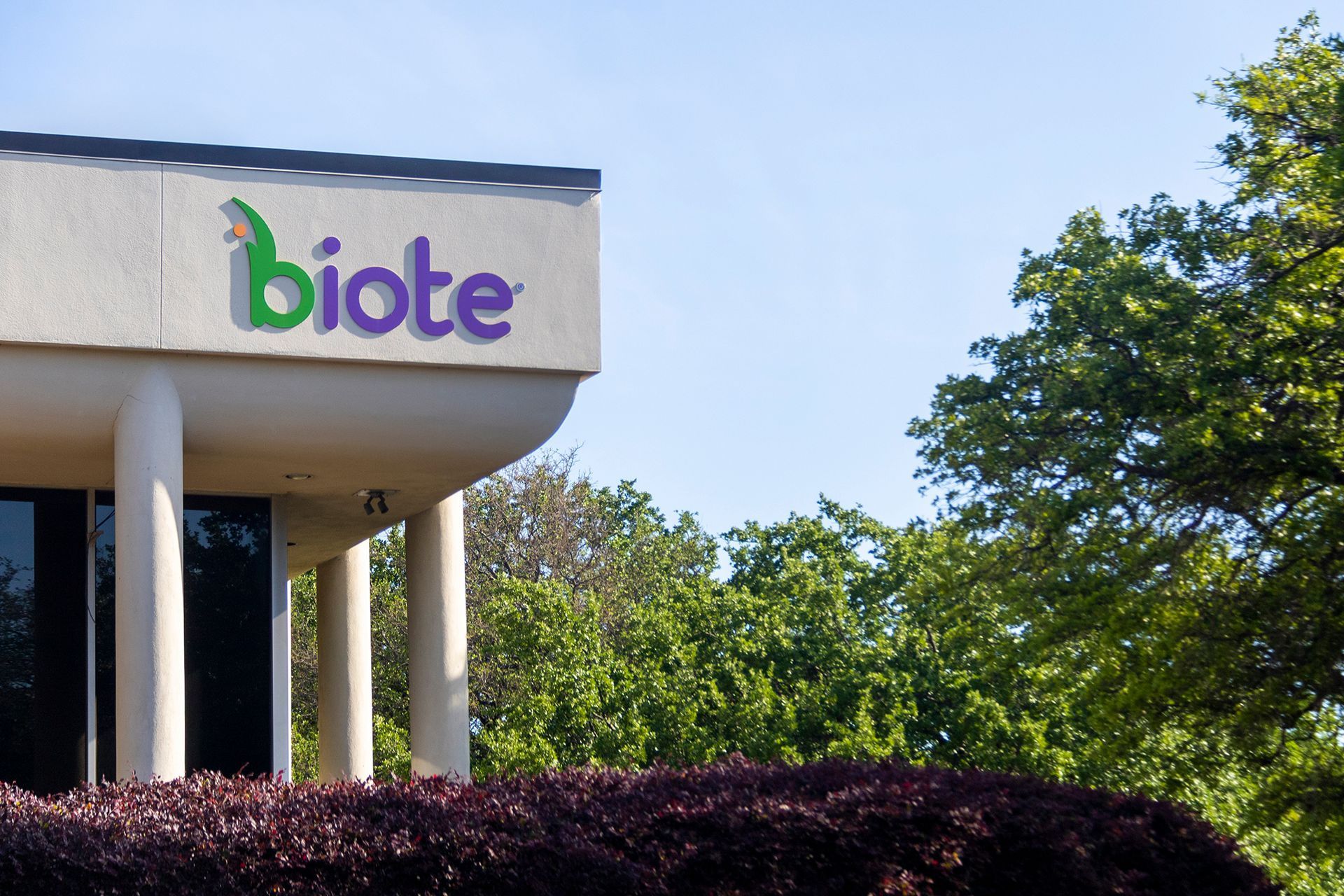 A building with the word biote on it