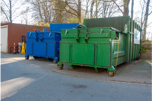 4 Benefits of Renting a Dumpster for Your House Cleanout Project