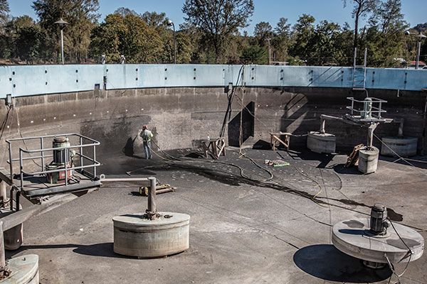 Concrete training ground with small walls, ladders, and platforms in a large outdoor pit