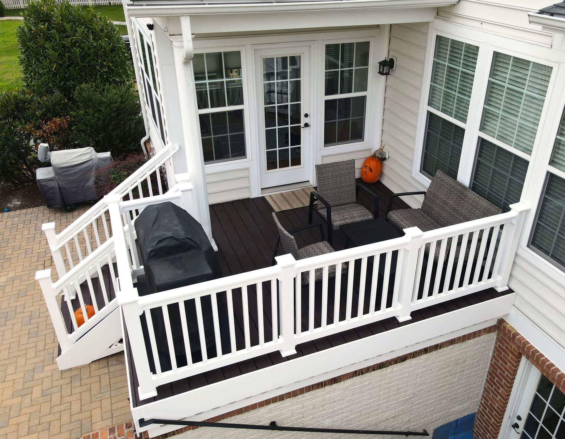 deck with black flooring