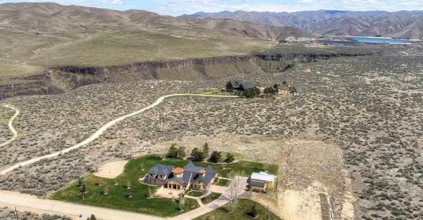 An aerial view of a house in the middle of a desert.