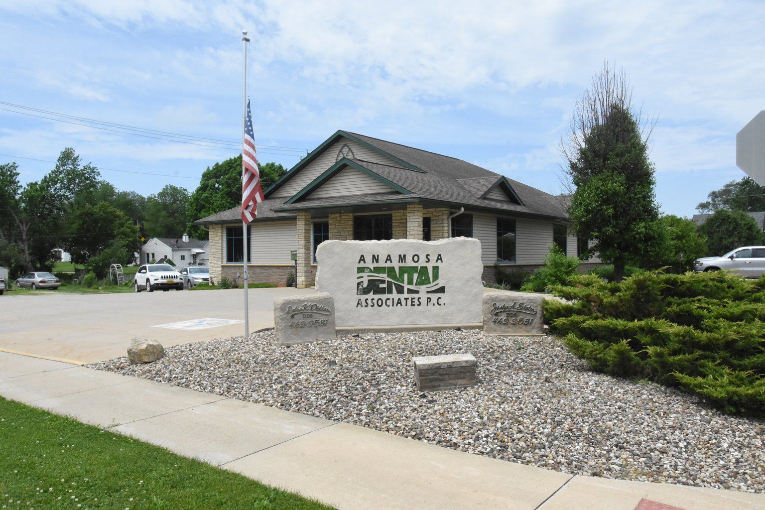 Anamosa Dental facade right side