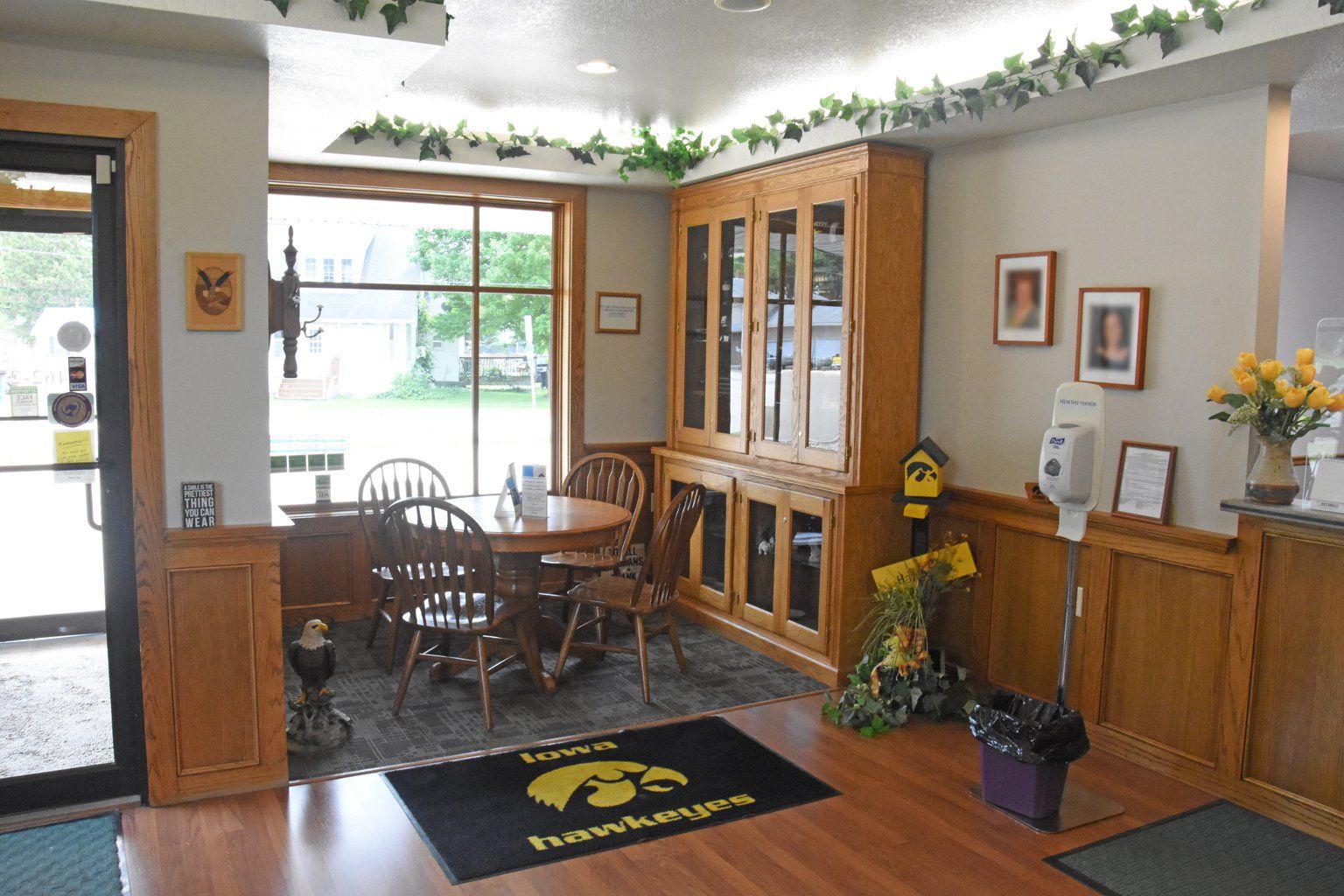 Anamosa Dental clinic table